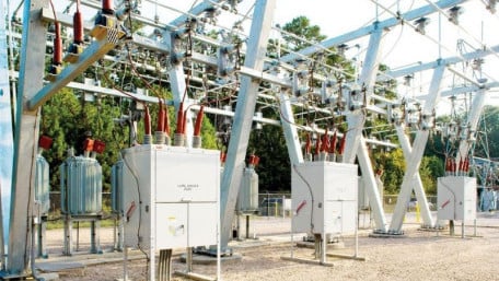 Substation Circuit Breaker Earns NEMA 4 Rating For Water, Dust and Weather Resistance
