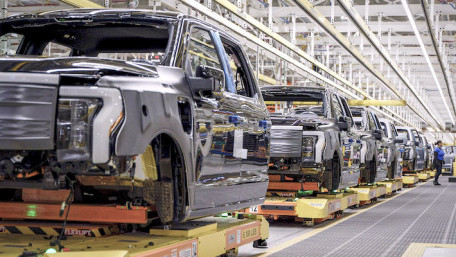 DOE Hands GM $2.5B, Ford Makes Flurry of Moves as Race for EV Market Heats Up