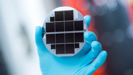 Si-based Multi-Junction Solar Cell Converts One-third of the Sunlight into Electricity
