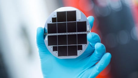 Si-based Multi-Junction Solar Cell Converts One-third of the Sunlight into Electricity