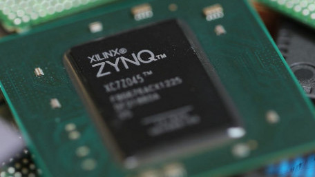 Single-Chip Solution with On-Chip Redundancy for Functional Safety