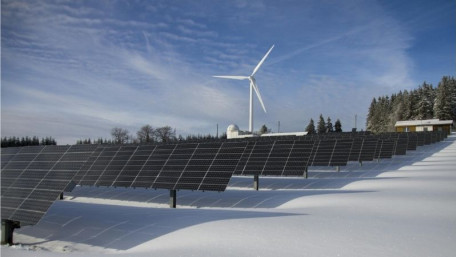 Global Renewable Energy Surges While US Growth Slows
