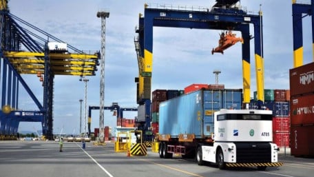 Electrifying Port Operations With Self-Driving LiDAR Trucks