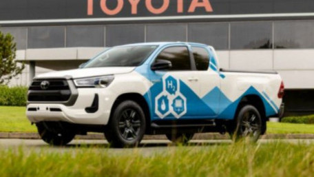 Toyota’s Hilux Hydrogen Fuel Cell Pickup