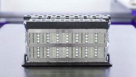 Rechargeable Battery Promises 1000km EV Range