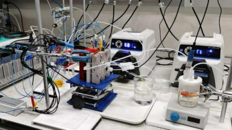 Dual Membrane Redox Flow Batteries for Grid-scale Storage